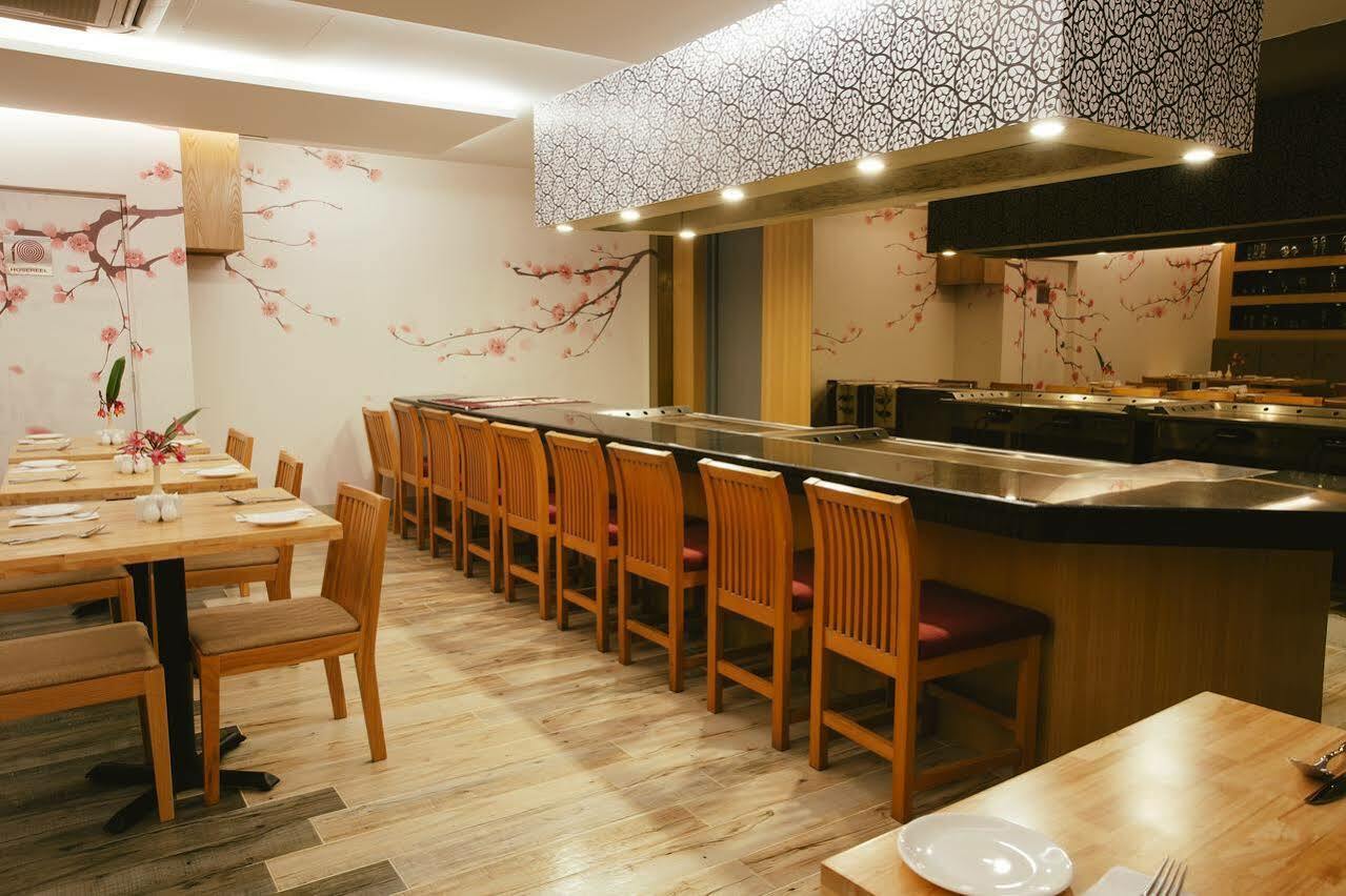 Sand&Sandals Desaru Beach Resort&Spa Bagian luar foto A sushi bar in Tokyo
